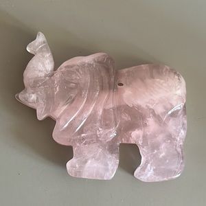 Carved elephant shape pendant in rosé quartz